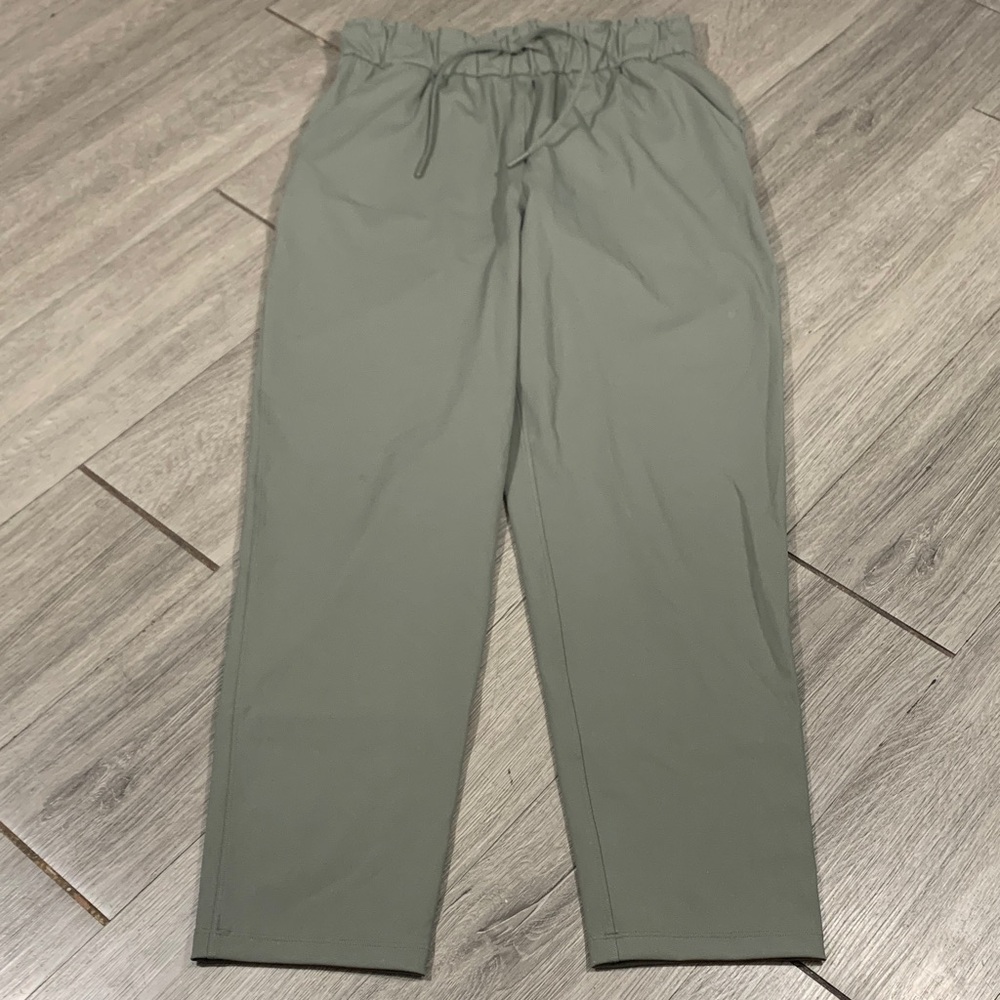 Lululemon‎ “Keep Moving 7/8 Pant” Light Olive size 6